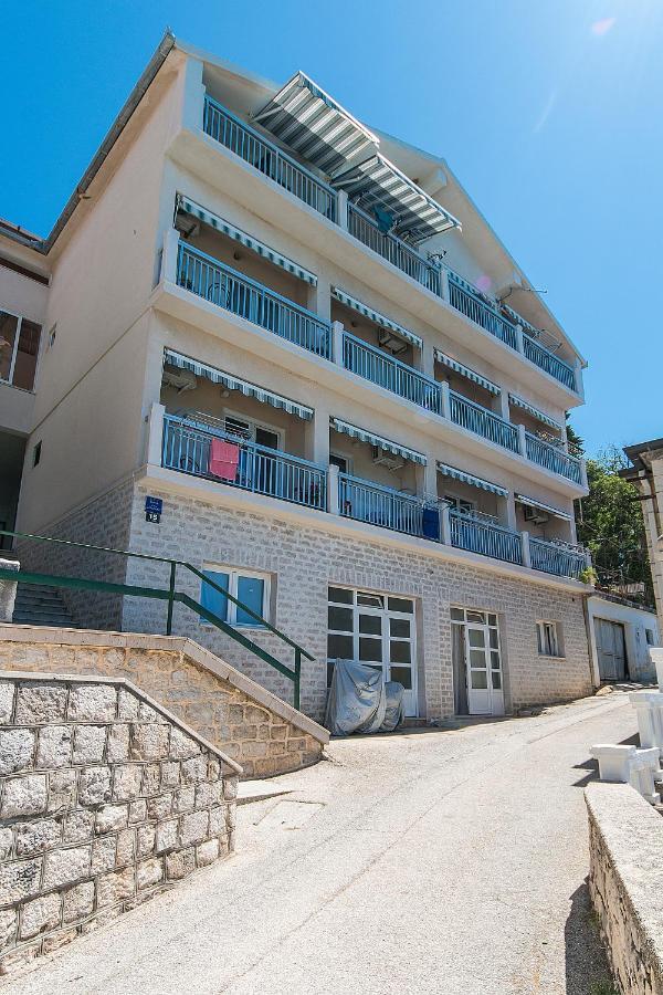 Apartments By The Sea Brist, Makarska - 15714 Podaca Exterior foto